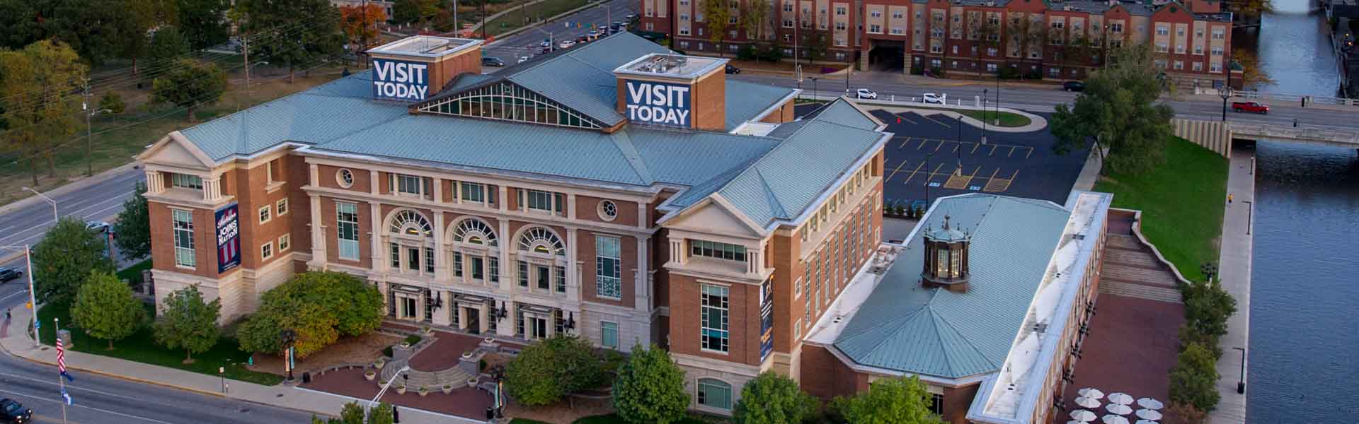 Exterior of Eugene and Marilyn Glick Indiana History Center.
