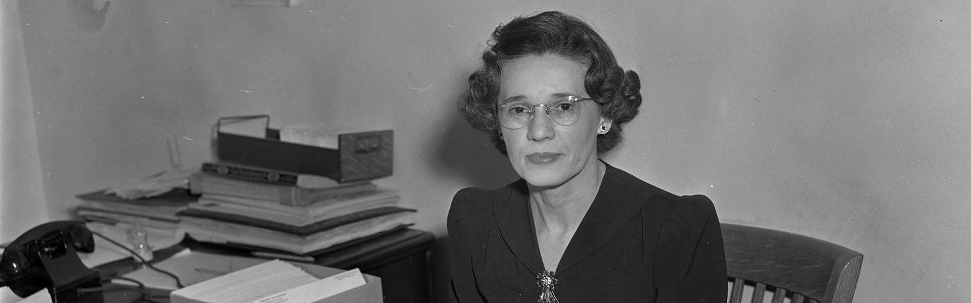 Woman selling war bonds